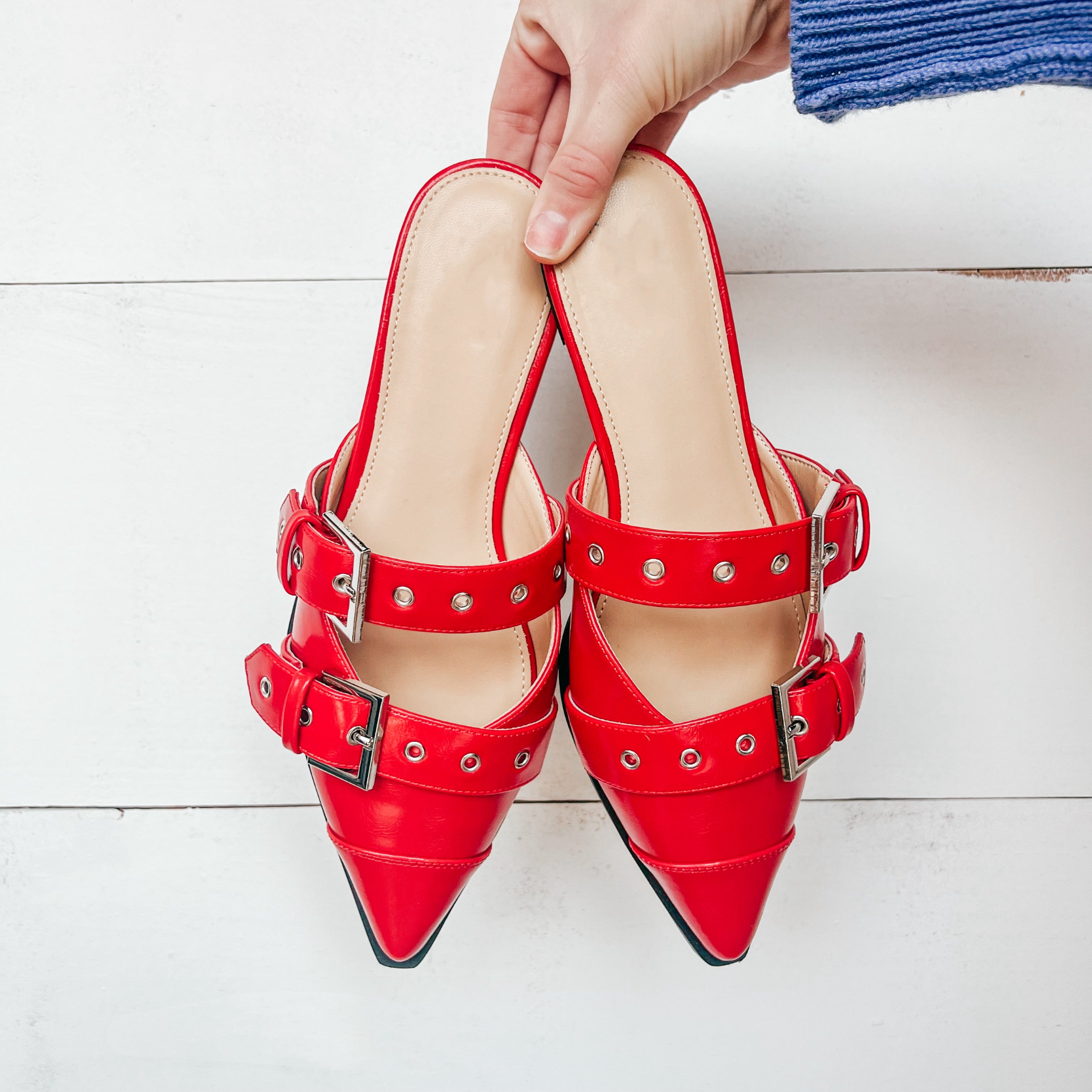 Susie Red Flat
