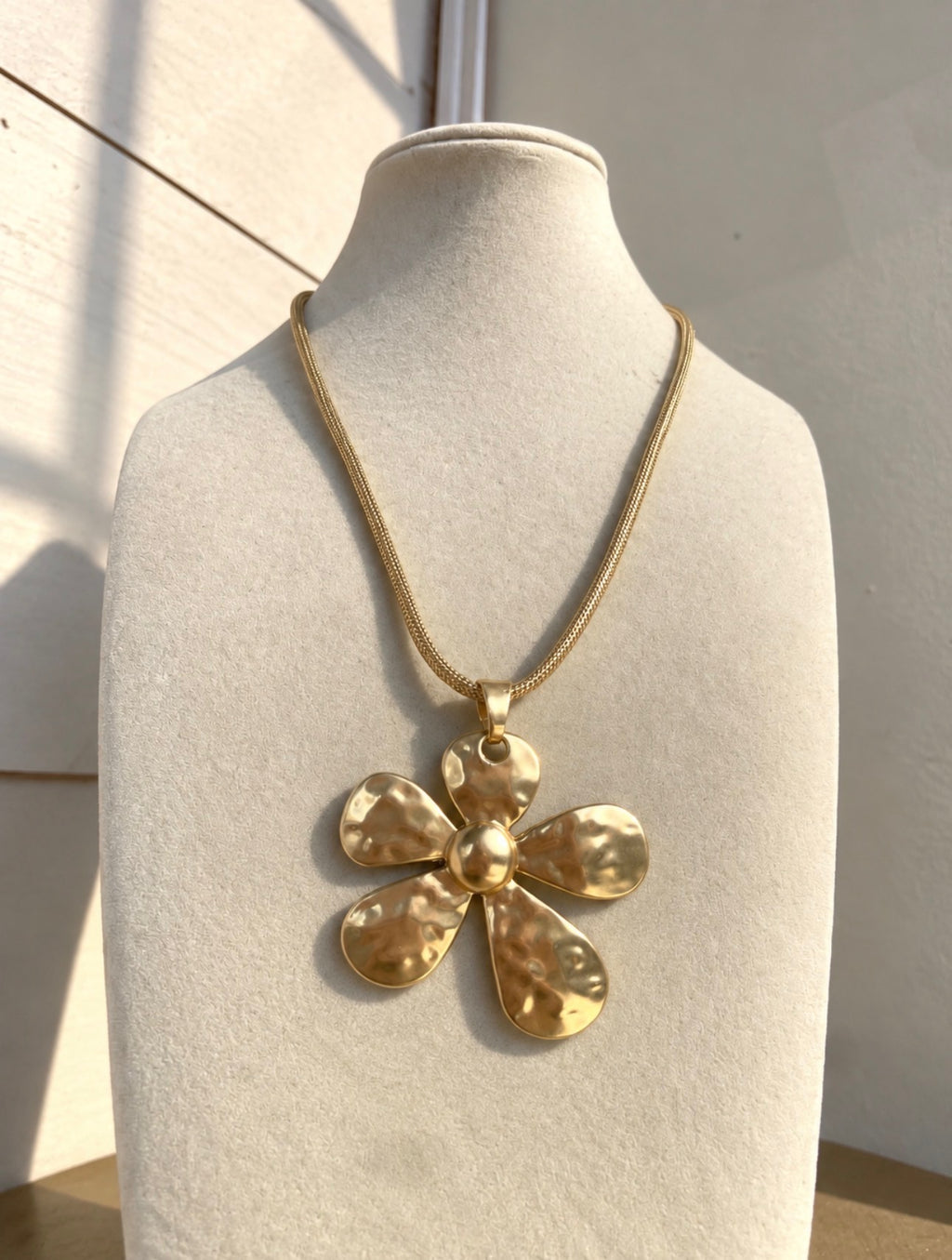 The Flourished Necklace