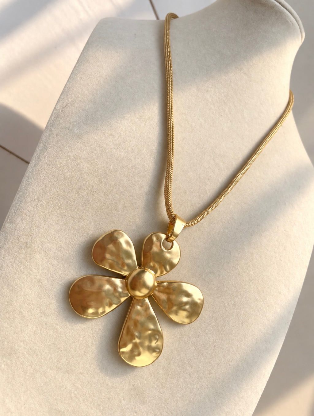 The Flourished Necklace