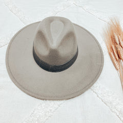 Detailed Ribbon Hat